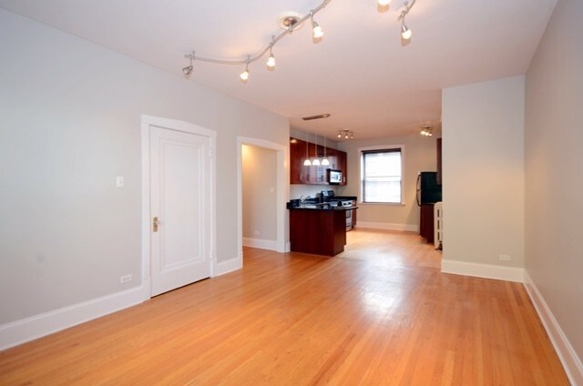 Building Photo - 207 Chicago Ave