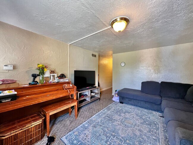 Foto del edificio - Cozy 2-Bedroom 1-Bath Basement Unit Near UNC!