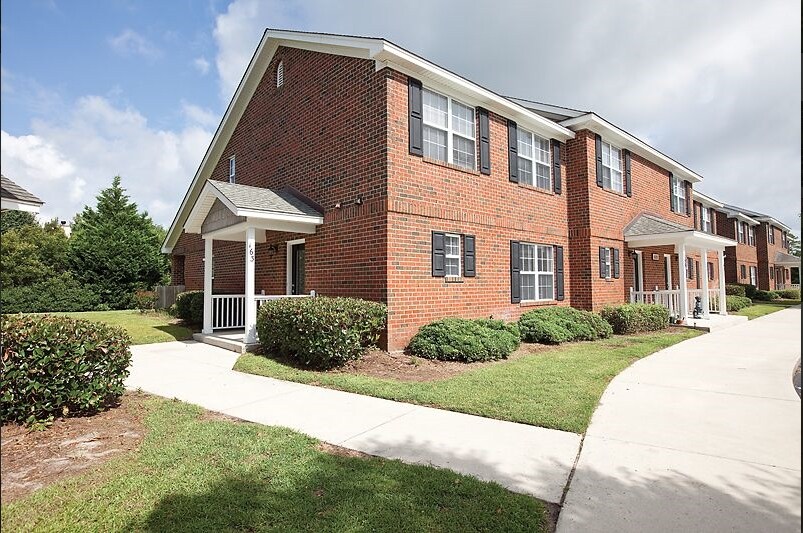 Foto principal - Pleasant Grove Village Apartments