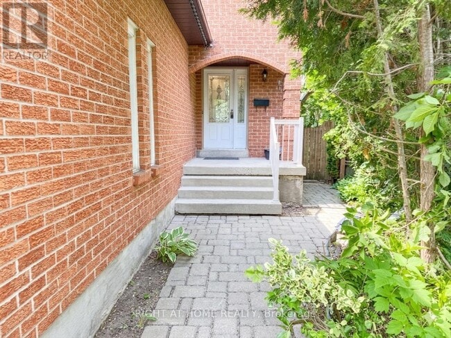 Building Photo - 37 Versailles Ct