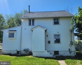 Building Photo - 102 Fairview Ave