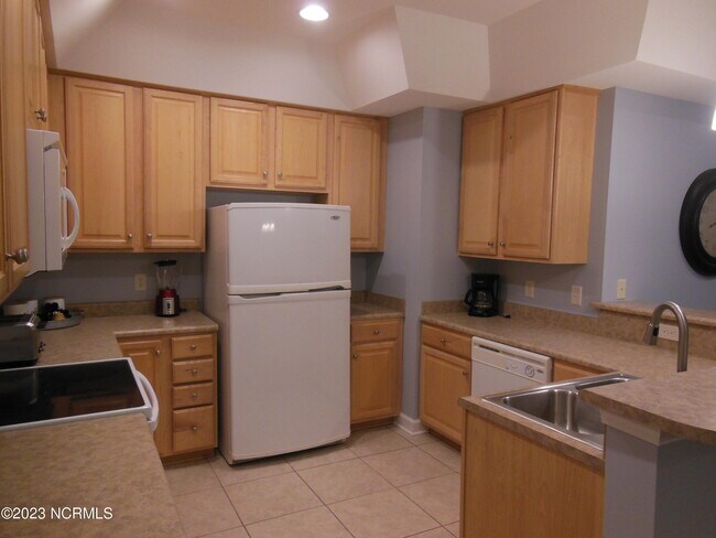 Building Photo - 908 Resort Cir