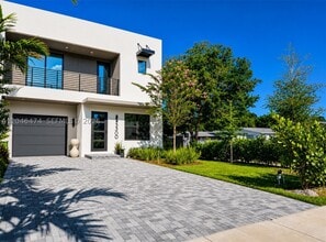 Building Photo - 3300 SW 15th Ave