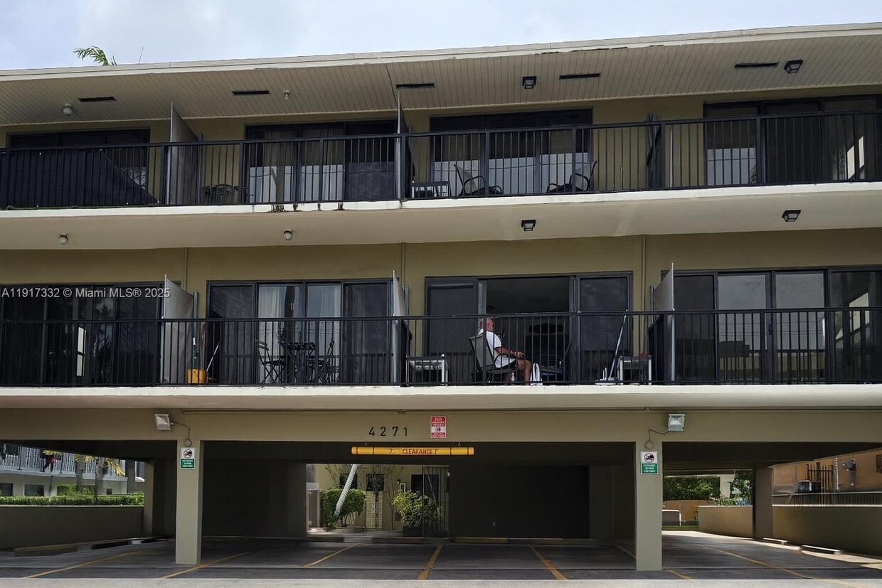 Foto principal - 4271 NW 11th St