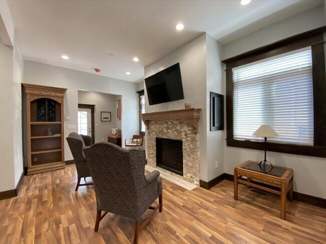Foto del edificio - 4 bedroom in Indianapolis IN 46203