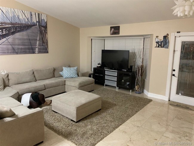 Foto del edificio - 11400 NW 23rd St