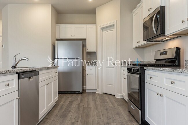 Building Photo - 3408 Quintana Dr