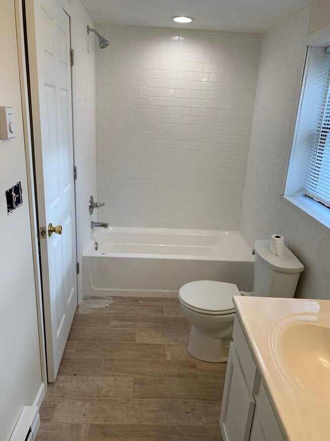 bathroom - 7364 Eastlake Rd