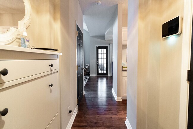 Entrada - 240 Renaissance Pkwy NE