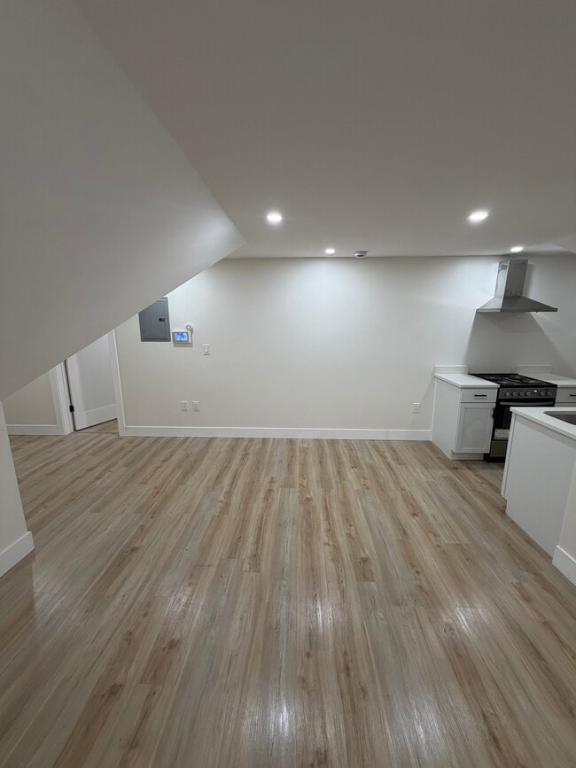 Building Photo - 805 Blue Hill Ave