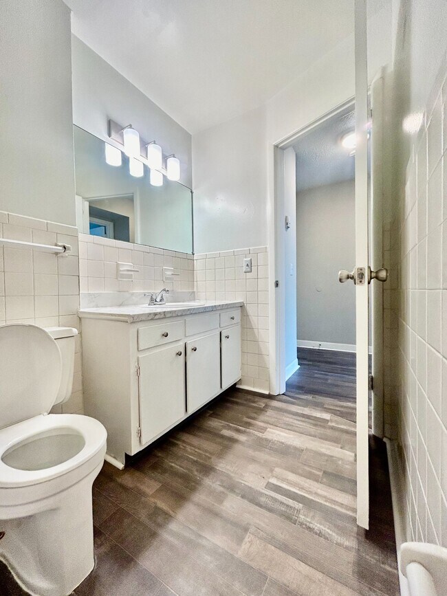 BAÑO - Pine Brook Apartments