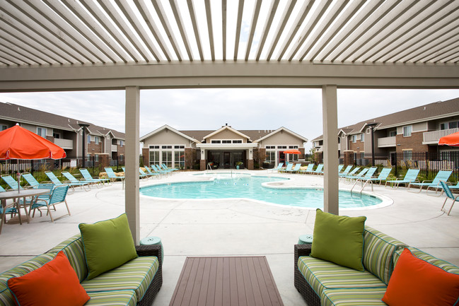 Pool and Grilling Area - SunSTONE at Fox Ridge