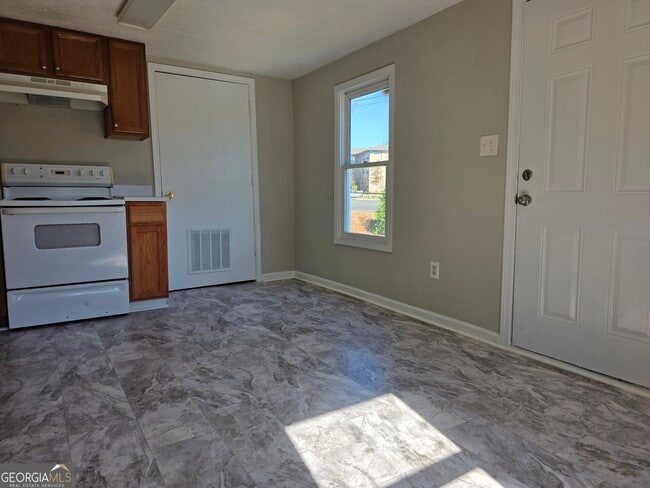 Building Photo - 531 Old Stone Rd