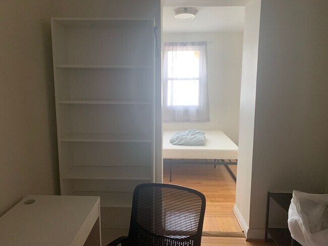 Foto del edificio - 733 Otis Pl NW