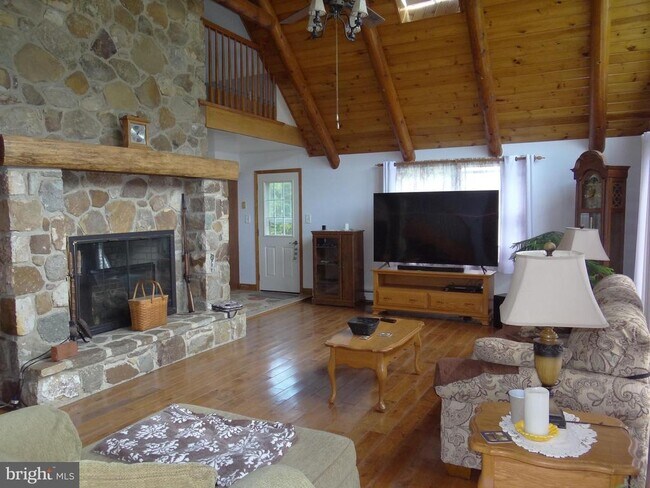 Foto del edificio - 250 Fieldstone Rd