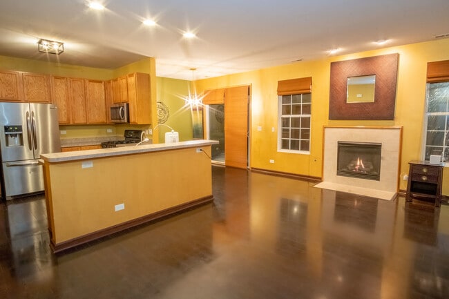 Building Photo - 2612 Pond View Dr