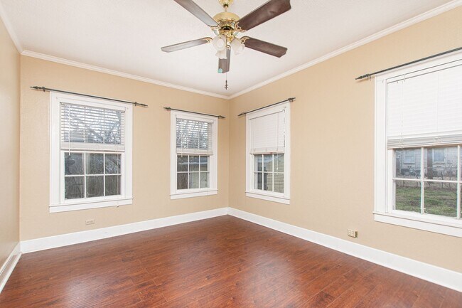 Foto del edificio - Spacious 4 Bed / 2 Bath Home with Garage & Fenced Backyard in Central Temple