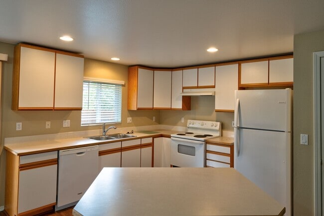 Building Photo - 588