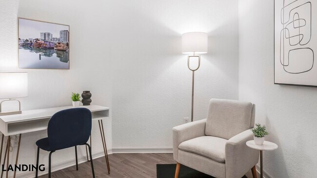 Foto del edificio - 9301 Summit Centre Way