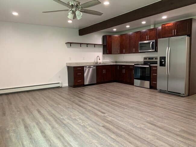 Cocina y comedor - 1515 S Clearwater Ave