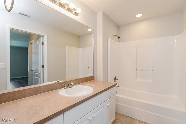 Building Photo - 2428 NE 1st Ave