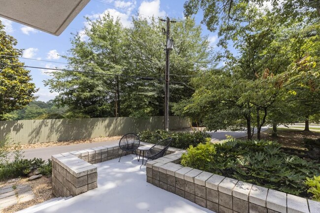 Foto del edificio - 4427 Powers Ferry Rd NW