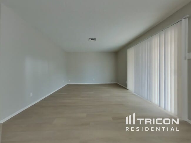 Building Photo - 15253 N 53rd Ave