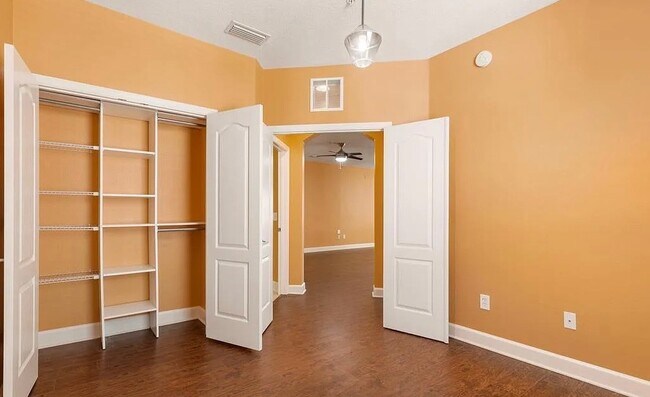 Foto del edificio - 4480 Deerwood Lake Pkwy