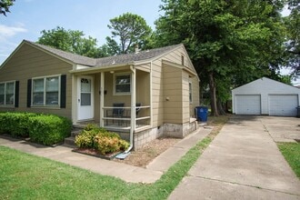 Building Photo - 934 E 37th Pl