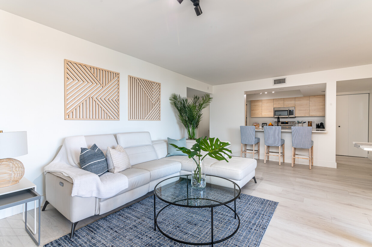 LIVING ROOM - 950 Egret Cir (Delray Beach, FL)