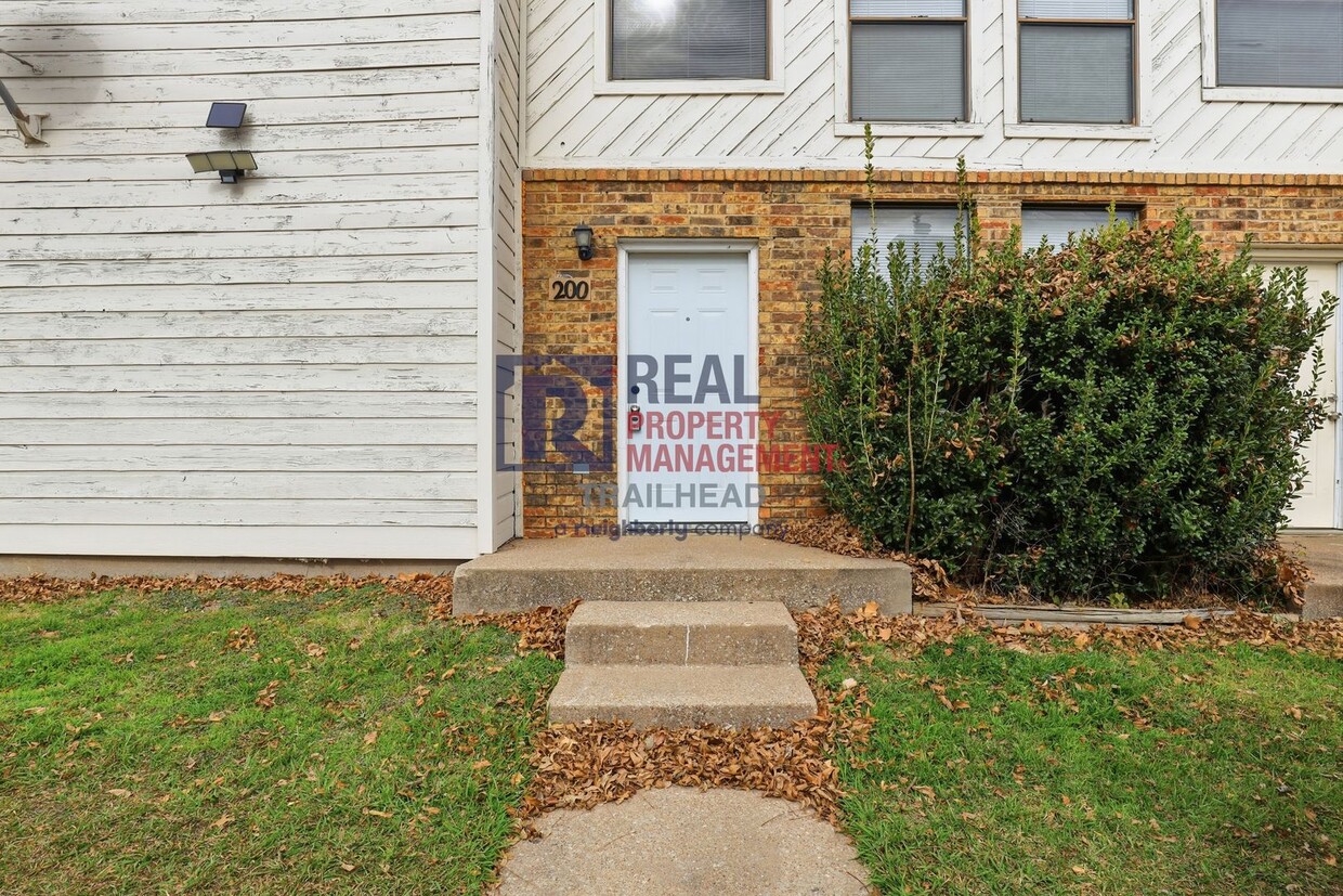 Well-Designed 2 Bedroom Townhome Near Camp Bowie - Well-Designed 2 Bedroom Townhome Near Camp Bowie