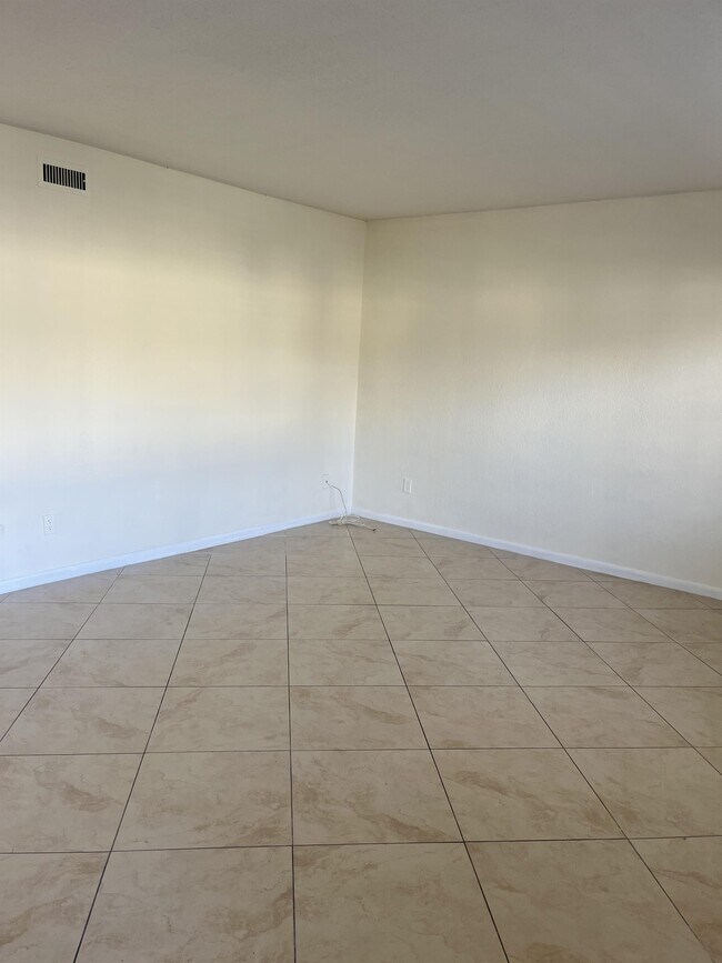 Foto del edificio - 4625 Bayshore Dr