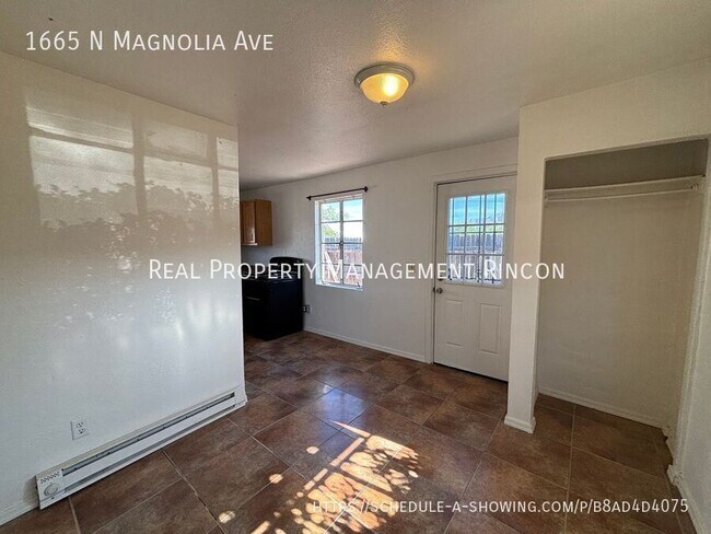 Building Photo - 1665 N Magnolia Ave