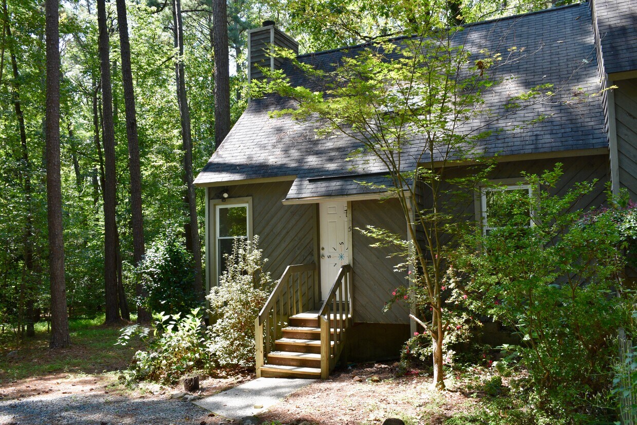 Primary Photo - 105 Hidden Valley Dr