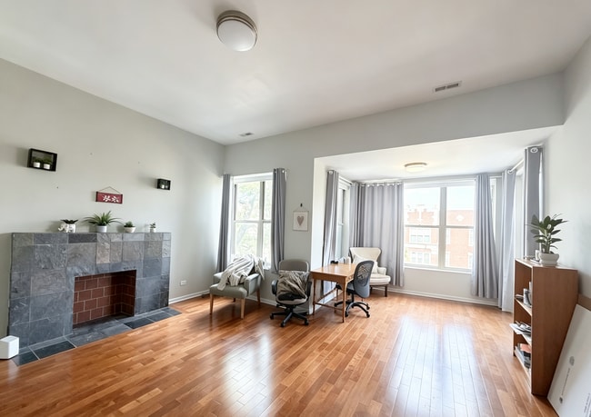 Building Photo - 5142 S Ingleside Ave