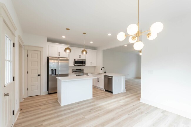 Foto del edificio - 2 Bed 2.5 Bath End Unit Townhome!