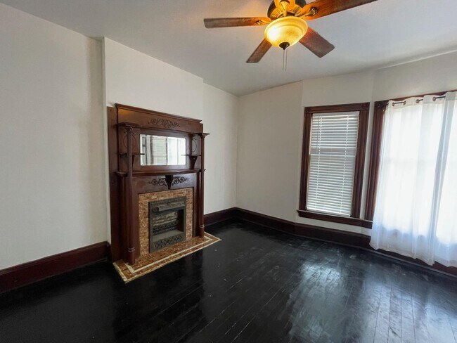 Foto del edificio - 2536 N Oakland Ave