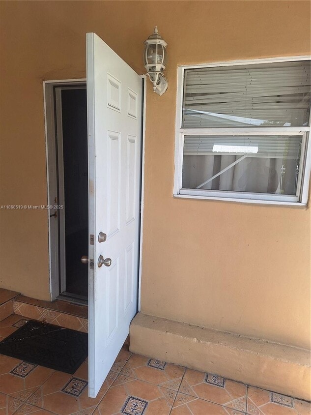 Foto principal - 771 NE 177th St