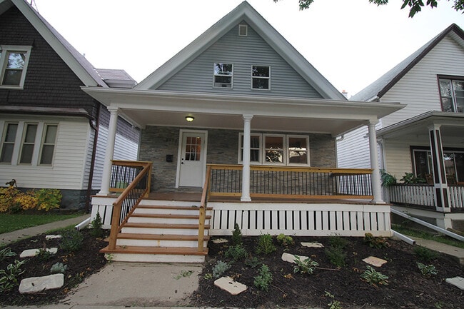 Building Photo - 2970 S Clement Ave