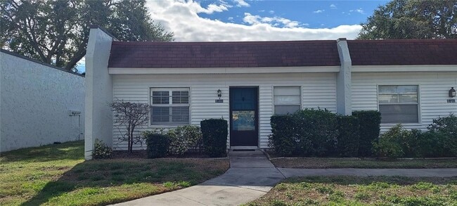 Building Photo - 13850 Oakwood Ln