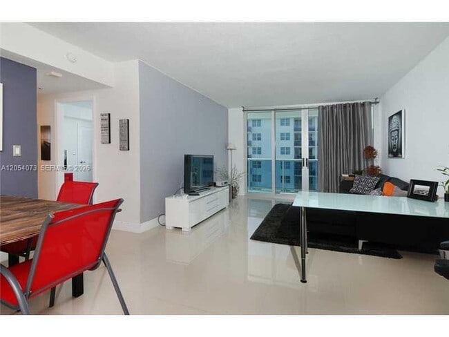 Foto del edificio - 7501 E Treasure Dr