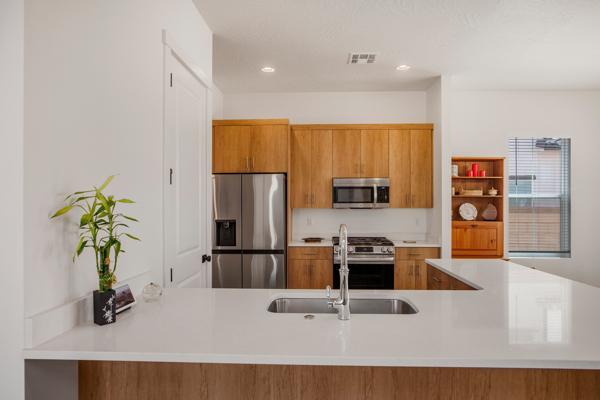 Building Photo - 672 W Cyn Pne Dr