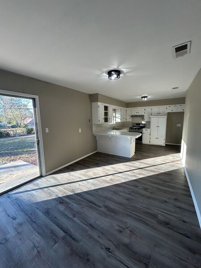 Foto del edificio - 3-Bedroom, 2-Bath Home in Prime Location!