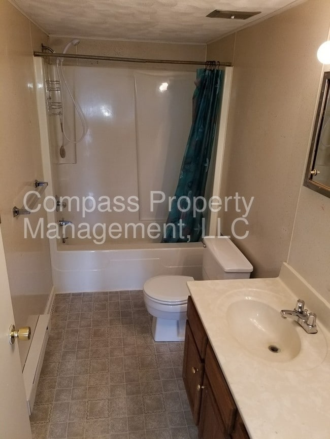 Building Photo - $695 - 2 Bed, 1 Bath - East Earl