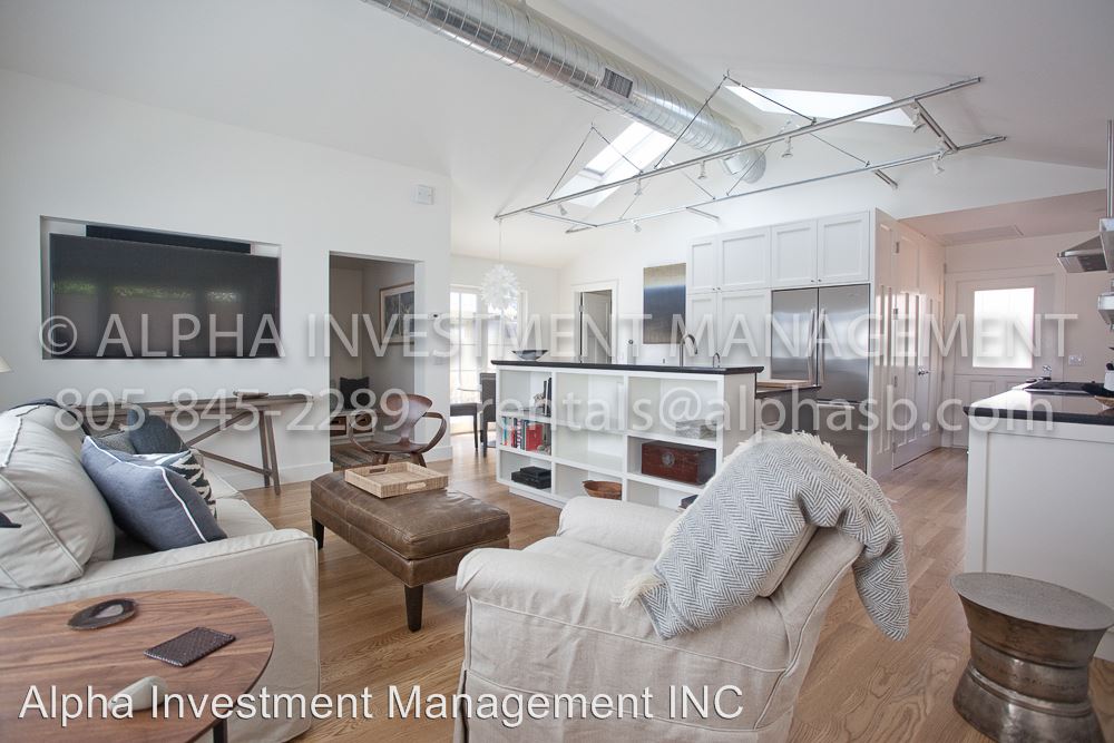 Primary Photo - 132 W Haley St