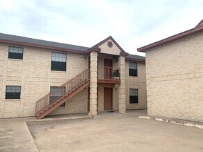 Building Photo - 1502 E San Pedro St