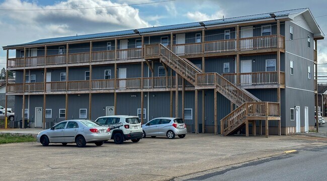 Building Photo - 1309 Main St E