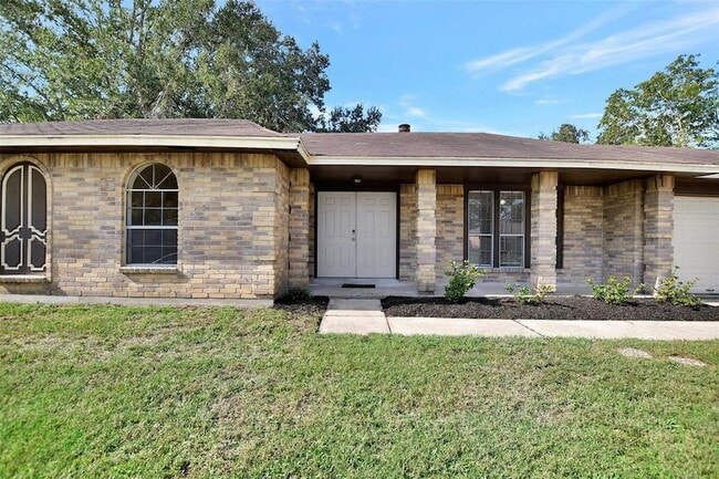 Photo - 1311 Oak Hollow Dr House