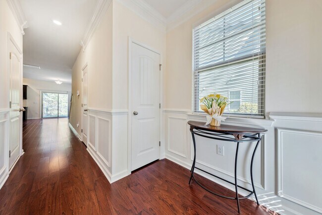 Foto del edificio - Lovely 3-bedroom End-Unit Townhome in Durham!