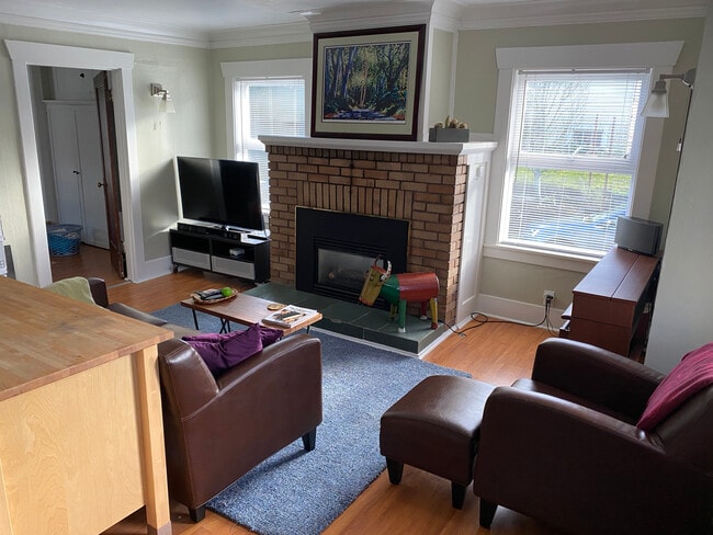 Building Photo - 525 1/2 West Raye Street, Seattle, WA, 98119
